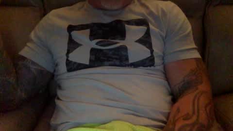 Snapshot of mjg175 chatting on 12/23/24, 09:40 SexyRed online show from 12/23/24, 09:40