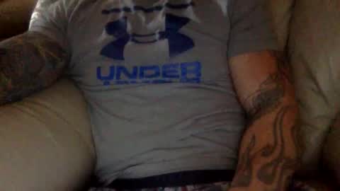 Snapshot of mjg175 chatting on 12/15/25, 04:33 SexyRed online show from 12/15/25, 04:33