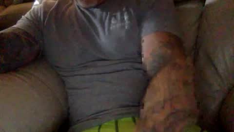 Snapshot of mjg175 chatting on 01/09/26, 05:37 SexyRed online show from 01/09/26, 05:37