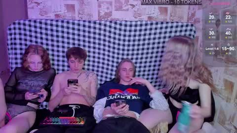 Snapshot of mmeeowww chatting on 02/14/25, 03:26 Tim and Lisa Simon and Luna online show from 02/14/25, 03:26