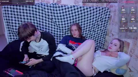 Snapshot of mmeeowww chatting on 02/15/25, 04:45 Tim and Lisa Simon and Luna online show from 02/15/25, 04:45