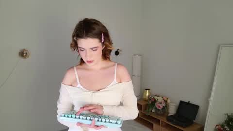 Snapshot of mmm__yes chatting on 01/31/26, 09:35 Michaela online show from 01/31/26, 09:35