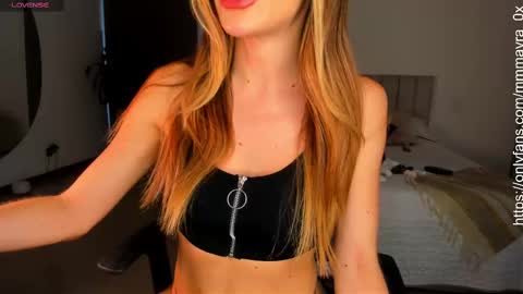 MAYRA   online show from 09/22/25, 10:56