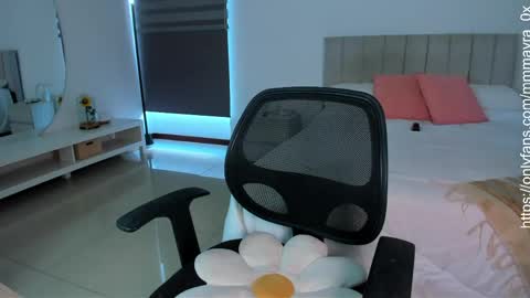 MAYRA   online show from 04/16/26, 08:42