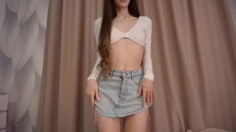 Snapshot of mmmeoww chatting on 06/07/26, 11:47 Ariela online show from 06/07/26, 11:47