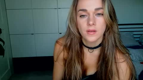 mmminnie online show from 10/31/25, 02:40