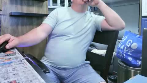 Snapshot of mmmthatsfunnn chatting on 05/14/26, 03:24 mmmthatsfunnn online show from 05/14/26, 03:24