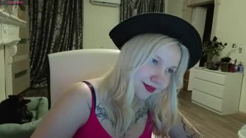 Snapshot of mmonlytiny chatting on 07/25/26, 05:43 Margo online show from 07/25/26, 05:43