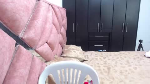 Snapshot of moan_sex1 chatting on 04/23/26, 03:30 Catalina online show from 04/23/26, 03:30