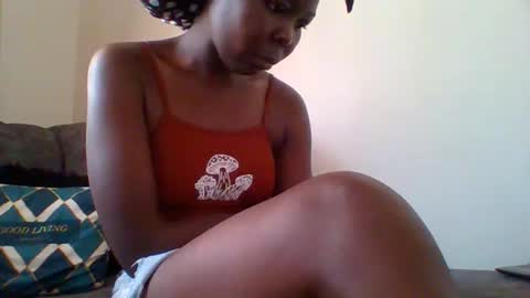 Snapshot of moandollars chatting on 11/05/25, 10:15 moandollars online show from 11/05/25, 10:15