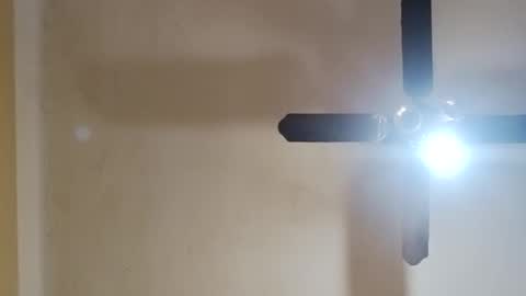 Snapshot of modelo_web18 chatting on 09/28/25, 08:25 camilo online show from 09/28/25, 08:25