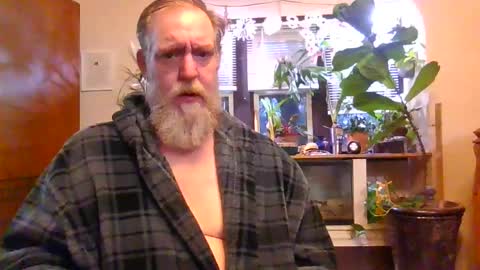 Snapshot of moeblick chatting on 12/18/25, 01:28 moeblick online show from 12/18/25, 01:28