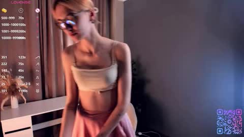 Laura online show from 10/07/25, 01:14