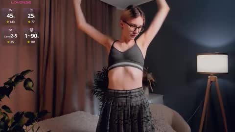 Laura online show from 12/02/25, 01:22