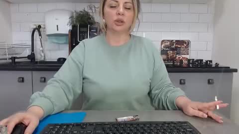 erika online show from 01/19/25, 01:12