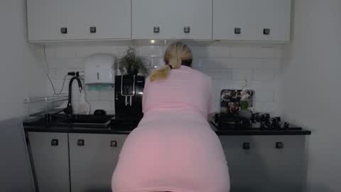 erika online show from 09/14/25, 06:45