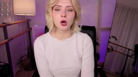 Snapshot of mol_l_y chatting on 02/20/26, 03:34 Molly online show from 02/20/26, 03:34