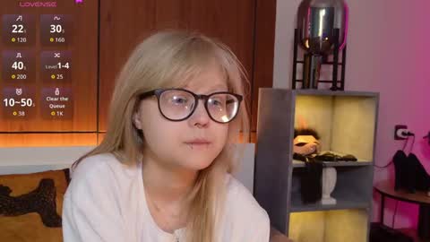 moliqin online show from 04/14/26, 07:36