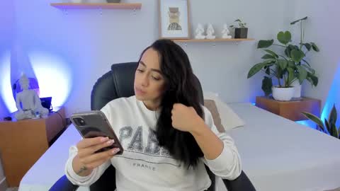 M o L l i E  online show from 02/24/25, 12:26