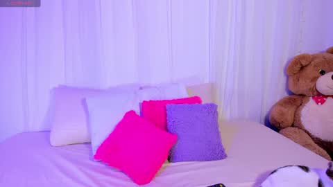 Snapshot of moll1e_ chatting on 07/16/26, 12:16 M o L l i E online show from 07/16/26, 12:16