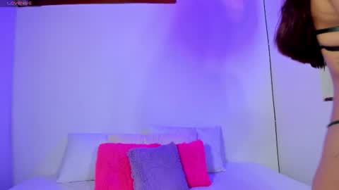 Snapshot of moll1e_ chatting on 07/31/26, 05:23 M o L l i E online show from 07/31/26, 05:23