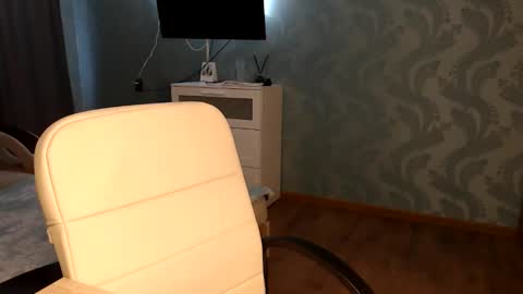 Snapshot of molli_and_tom chatting on 05/06/26, 03:17 Bitcoin 1P8NuZxsaNsQTx7wJJJ7Ao1mic4nvJPVLC online show from 05/06/26, 03:17