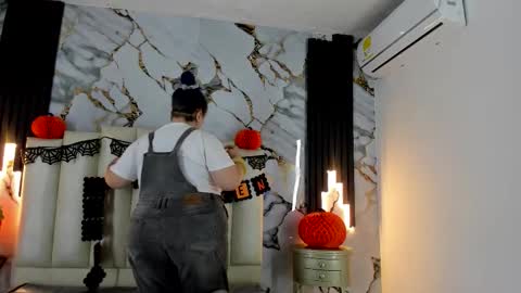 Hey Guys  Im Mollie online show from 10/29/25, 12:29