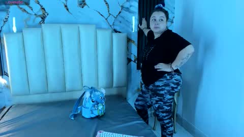 Hey Guys  Im Mollie online show from 11/04/25, 12:15