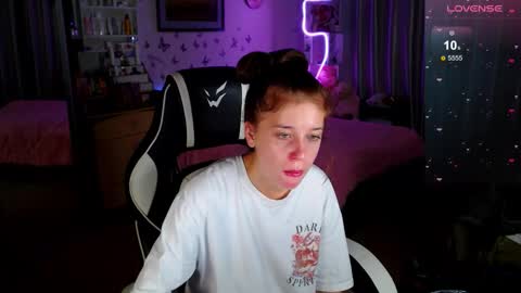 Molly Prvt is open online show from 09/09/25, 11:10