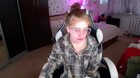 Snapshot of molly_barbie chatting on 04/30/26, 04:08 Molly Prvt is open online show from 04/30/26, 04:08