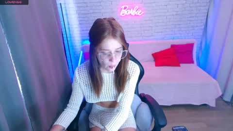 Snapshot of molly_barbie chatting on 05/22/26, 02:30 Molly Prvt is open online show from 05/22/26, 02:30