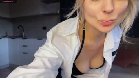 Molly online show from 05/11/26, 02:45