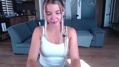 Snapshot of molly_bell chatting on 09/19/25, 10:16 Molly online show from 09/19/25, 10:16