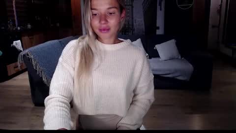 Snapshot of molly_bell chatting on 11/20/25, 01:22 Molly online show from 11/20/25, 01:22