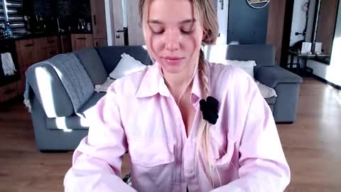 Molly online show from 03/11/26, 01:17