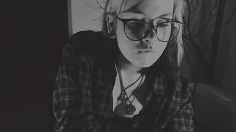 Molly Crow online show from 01/22/25, 08:49