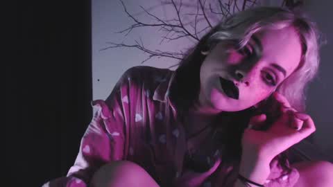 Molly Crow online show from 01/28/25, 11:39