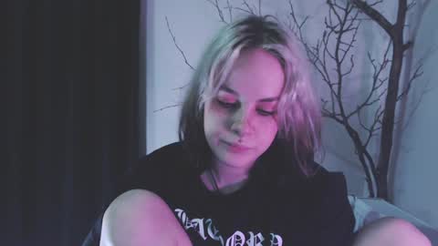 Molly Crow online show from 01/31/25, 01:43