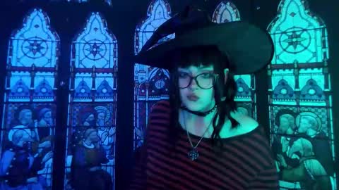 Molly Crow online show from 10/11/25, 08:40