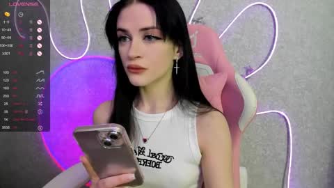 Snapshot of molly_crystall chatting on 05/22/26, 03:02 Molly - online show from 05/22/26, 03:02