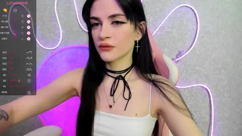 Snapshot of molly_crystall chatting on 05/23/26, 03:01 Molly - online show from 05/23/26, 03:01