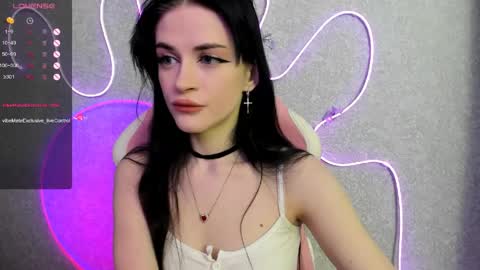 Snapshot of molly_crystall chatting on 05/25/26, 03:45 Molly - online show from 05/25/26, 03:45