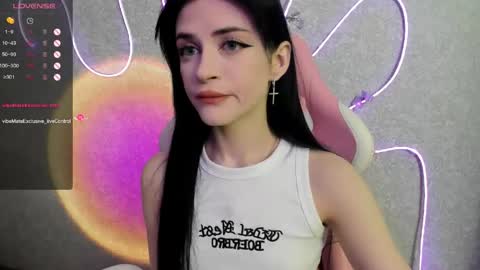 Snapshot of molly_crystall chatting on 05/29/26, 03:48 Molly - online show from 05/29/26, 03:48