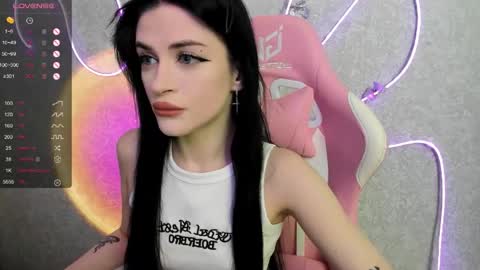 Snapshot of molly_crystall chatting on 05/30/26, 03:03 Molly - online show from 05/30/26, 03:03