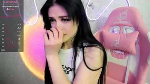 Snapshot of molly_crystall chatting on 06/09/26, 03:18 Molly - online show from 06/09/26, 03:18