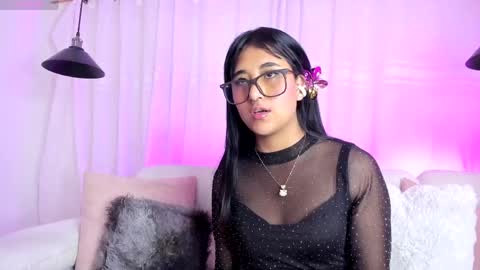 molly_hils789 online show from 05/12/26, 07:44