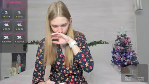 Molly Hunt online show from 12/25/24, 04:01