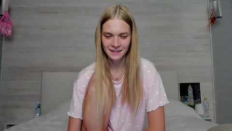 Molly Hunt online show from 09/22/25, 03:30