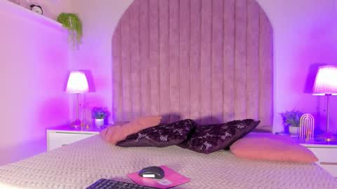 Snapshot of molly_jackson chatting on 02/08/25, 12:06 Molly Jackson online show from 02/08/25, 12:06