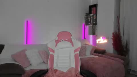 Molly online show from 10/23/25, 06:06